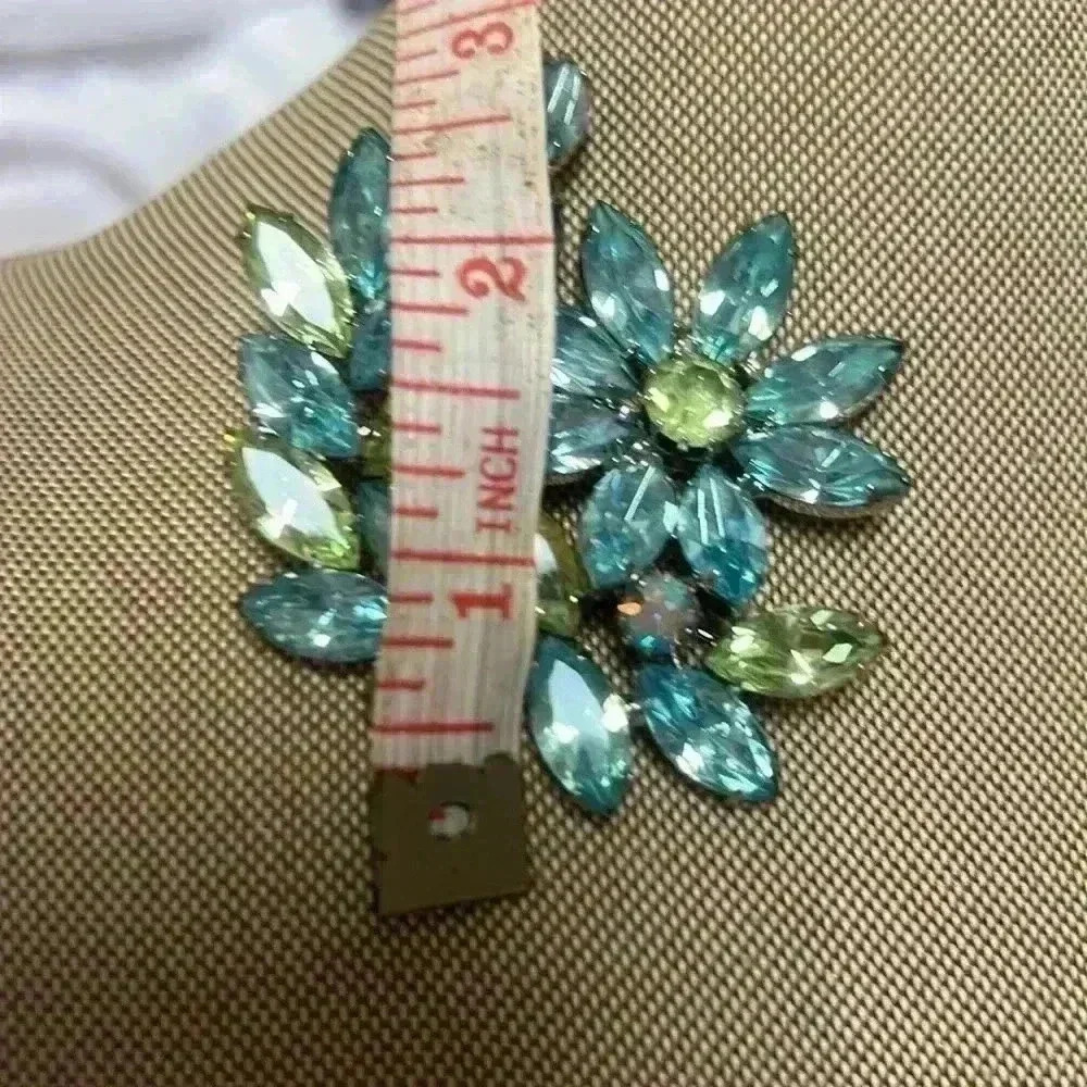 Vintage Aurora Borealis Green Blue Multi-Prong Rhinestone Domed Brooch 26 grams - Picture 4 of 6
